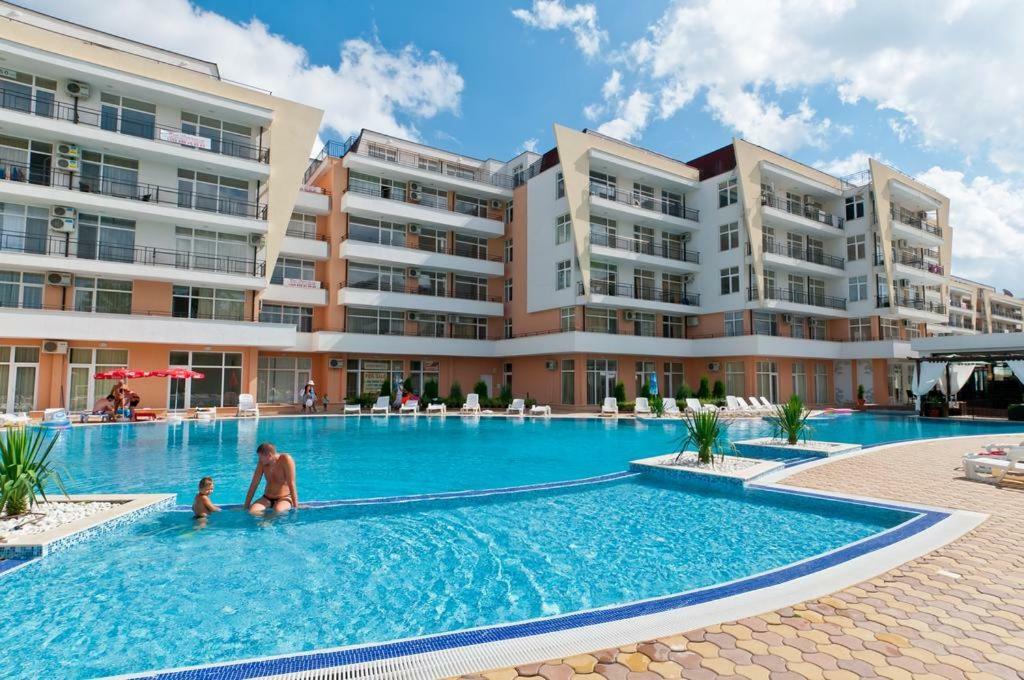 Grand Kameliq Lägenhet Slăntjev Brjag Exteriör bild